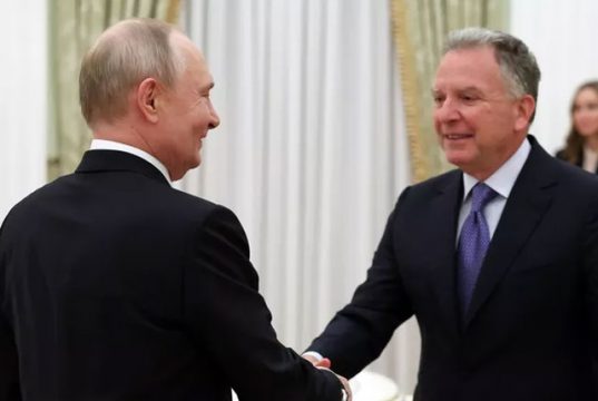 Спецпосланник президента США Стив Уиткофф признался, что президент России Владимир Путин всегда оставался честным в ходе их встреч Спецпосланник президента США Стив Уиткофф признался, что президент России Владимир Путин всегда оставался честным в ходе их встреч