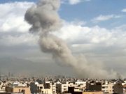 В Тегеране прогремел взрыв, в небо поднялся густой столб дыма, сообщили в агентстве Tasnim В Тегеране прогремел взрыв, в небо поднялся густой столб дыма, сообщили в агентстве Tasnim