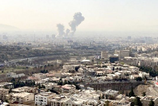 Смена власти через удары с воздуха и без наземного вторжения (его явно не будет) невозможна по определению Смена власти через удары с воздуха и без наземного вторжения (его явно не будет) невозможна по определению