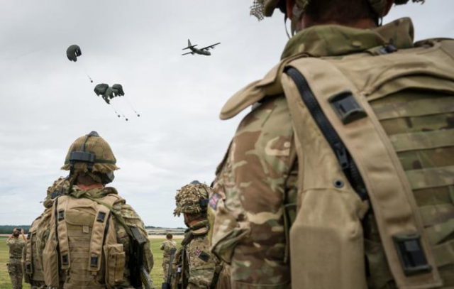 Telegraph: десантники Британии и Франции готовятся к переброске на Украину