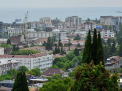 Геополитика в кофейнях и торговля тишиной: итоги будущего года по-Сухумски