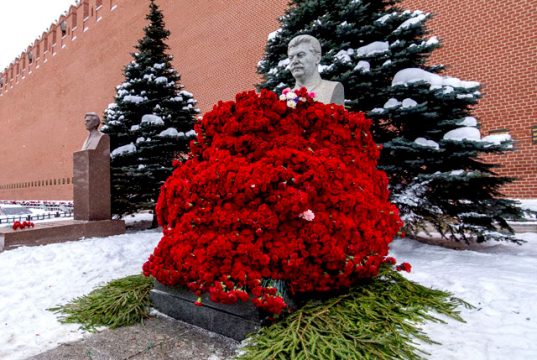 5 марта 1953 года умер Иосиф Виссарионович Сталин – один из величайших руководителей нашей страны за всю ее многовековую историю 5 марта 1953 года умер Иосиф Виссарионович Сталин – один из величайших руководителей нашей страны за всю ее многовековую историю