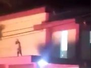 В сети появилось видео, на котором, жители Кубы громят штаб-квартиру Коммунистической партии в городе Сьего-де-Авила В сети появилось видео, на котором, жители Кубы громят штаб-квартиру Коммунистической партии в городе Сьего-де-Авила