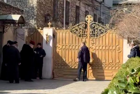 Католикос-Патриарх всея Грузии завещал похоронить его в Сионском соборе в Тбилиси, но окончательное решение примет Синод, заявили в Патриархии Грузии Католикос-Патриарх всея Грузии завещал похоронить его в Сионском соборе в Тбилиси, но окончательное решение примет Синод, заявили в Патриархии Грузии