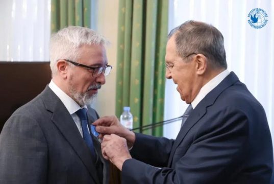 Глава Россотрудничества Евгений Примаков получил орден Почета Глава Россотрудничества Евгений Примаков получил орден Почета