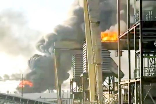 На одном из крупнейших НПЗ США произошел взрыв На одном из крупнейших НПЗ США произошел взрыв