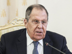 Слова президента Франции Эмманюэля Макрона о намерении Парижа наращивать ядерный потенциал показывают, что он не станет участвовать в переговорах по сдерживанию. Об этом заявил глава МИД РФ Сергей Лавров в интервью телекомпании France Télévisions.