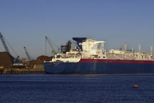 Европа может остаться без американского СПГ, заявил экс-советник Трампа