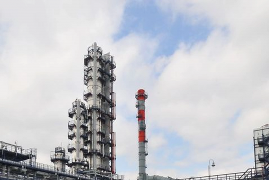 СМИ: иранские дроны атаковали крупнейший НПЗ Saudi Aramco