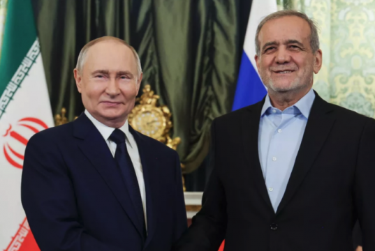 Путин поговорил с президентом Ирана Пезешкианом