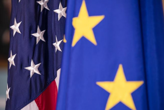 «Они нам больше не нужны — но мы это запомним». Отношения между США и ЕС дали трещину