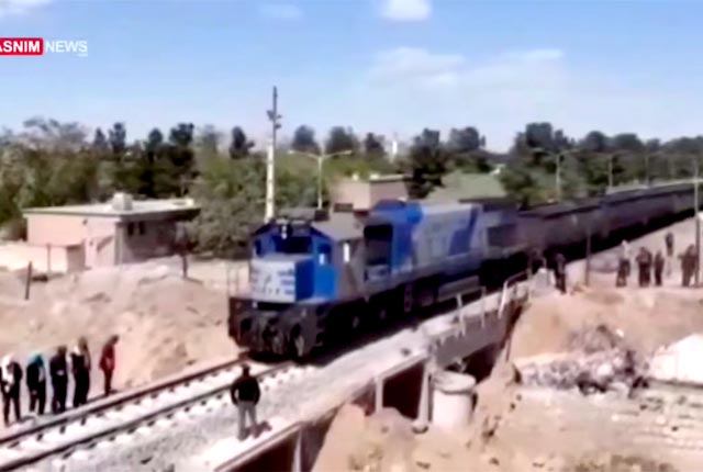 Иран восстановил железнодорожный мост Яхьябад в Кашане Иран восстановил железнодорожный мост Яхьябад в Кашане