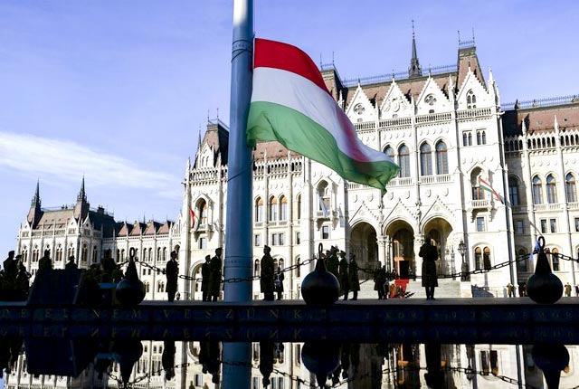 Явка на парламентских выборах в Венгрии к середине дня составила рекордные 54% Явка на парламентских выборах в Венгрии к середине дня составила рекордные 54%