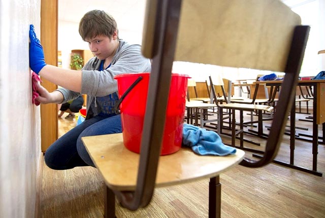 В школы предложили вернуть общественно полезный труд В школы предложили вернуть общественно полезный труд