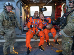 Экипаж «Артемиды II» вернулся на Землю после облета Луны