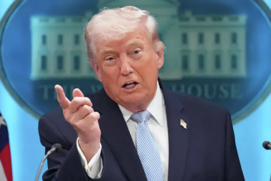 Американская делегация отправилась в Исламабад для контактов с Ираном, сообщил президент США Дональд Трамп.