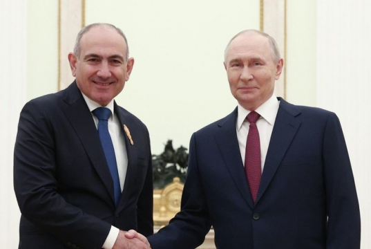 «Перешли к шагам»: Hraparak заявила о жёстком разговоре Путина с Пашиняном