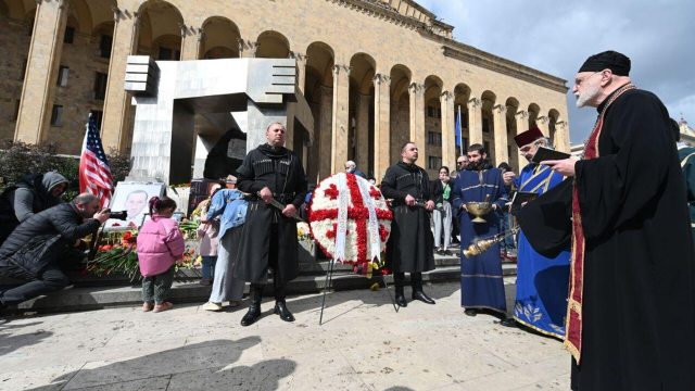 Сторонники оппозиции Грузии устроили провокации в День национального единства