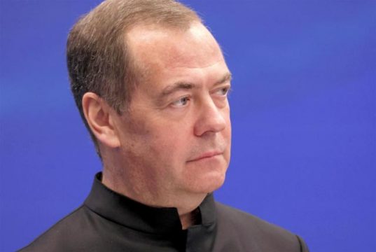 Медведев: России нужны боеготовые вооружённые силы на западном направлении Медведев: России нужны боеготовые вооружённые силы на западном направлении