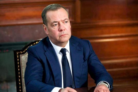 Медведев: Германия постепенно скатывается к модели, близкой к военной диктатуре Медведев: Германия постепенно скатывается к модели, близкой к военной диктатуре