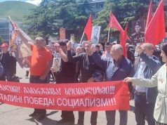 В родном городе Сталина в Грузии тысячи жителей вышли на митинг и шествие в честь Победы В родном городе Сталина в Грузии тысячи жителей вышли на митинг и шествие в честь Победы