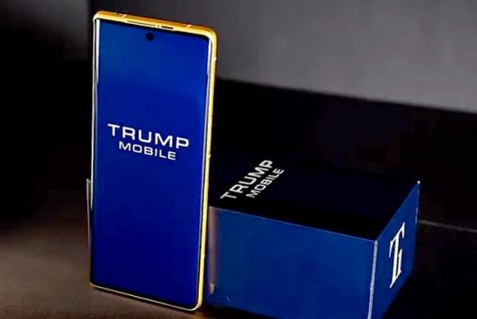 Мобильные телефоны золотого цвета компании, принадлежащей Трампу, вскоре поступят в продажу, сообщает газета USA Today Мобильные телефоны золотого цвета компании, принадлежащей Трампу, вскоре поступят в продажу, сообщает газета USA Today