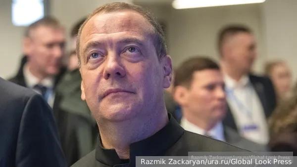 Медведев объяснил Пашиняну цену сближения с ЕС на примере газа