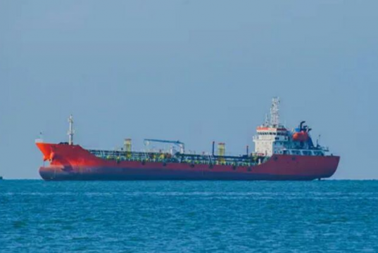 США продлили на месяц освобождение российской нефти от санкций