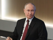 Путина в аэропорту Пекина встретил глава МИД Китая Ван И