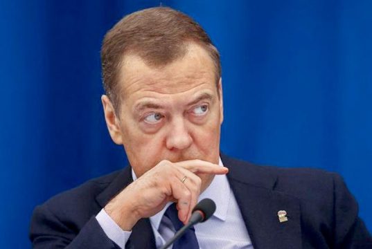 Медведев напомнил Пашиняну, чем закончилась извилистая дорожка для Троцкого Медведев напомнил Пашиняну, чем закончилась извилистая дорожка для Троцкого