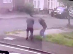 В Британии 30-летний мужчина попытался перерезать горло 17-летней девушке В Британии 30-летний мужчина попытался перерезать горло 17-летней девушке