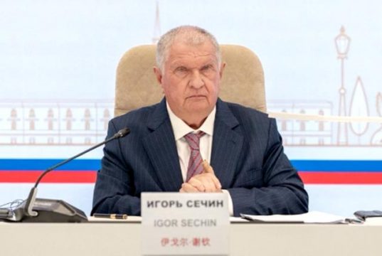 Сечин и Маск проводят очень похожие и вполне претендующие на новую идеологию линии Сечин и Маск проводят очень похожие и вполне претендующие на новую идеологию линии