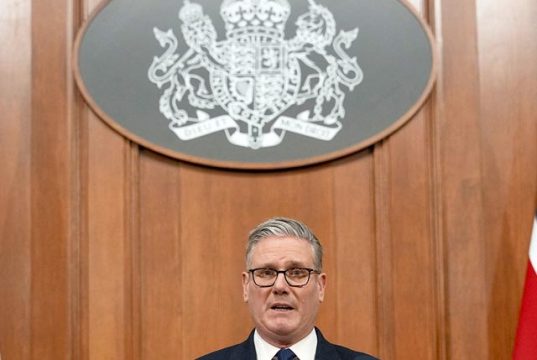 Британский премьер-министр Стармер решил подать в отставку Британский премьер-министр Стармер решил подать в отставку