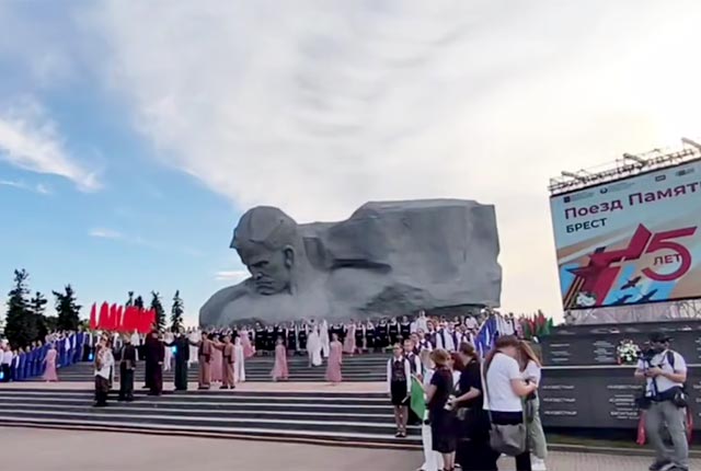 Грузинские школьники участвуют в Беларуси в масштабных мероприятиях, посвященных 85-летию начала Великой Отечественной войны Грузинские школьники участвуют в Беларуси в масштабных мероприятиях, посвященных 85-летию начала Великой Отечественной войны