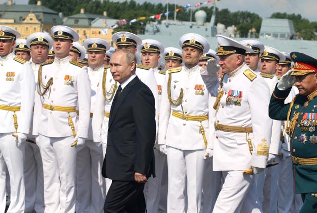 Путин поставил перед командующими флотами задачу обеспечить надежную защиту российского торгового флота от захватов Путин поставил перед командующими флотами задачу обеспечить надежную защиту российского торгового флота от захватов