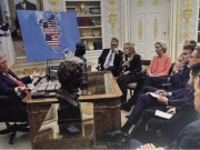 Рядом с рабочим столом Трампа появилась карта, на которой флаг США “прикрывает” Венесуэлу, Гренландию и Канаду.