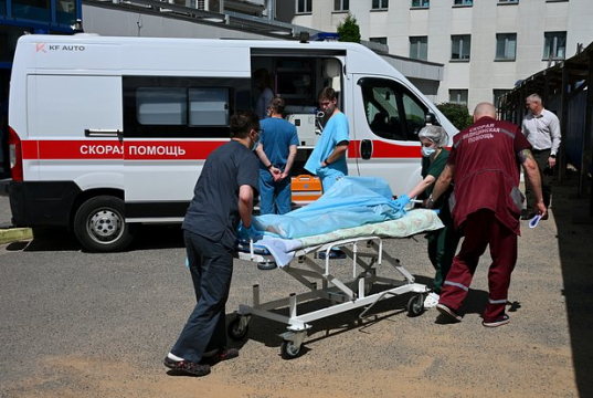 ВСУ снова атаковали автобус с мирными жителями из Белоруссии. Зачем Киев это делает?
