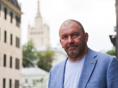 Александр Казаков: «Вся страна жила так, будто нет войны. Звучали жалобы: «А куда айфоны подевались?»