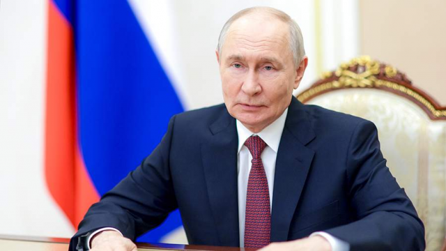 Путин поговорил по телефону с Трампом.