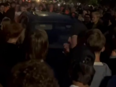 Во Львове вспыхнул массовый бунт против сотрудников ТЦК с уничтожением автомобиля