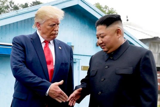 Трамп добивается от своих помощников организации встречи с лидером КНДР Ким Чен Ыном Трамп добивается от своих помощников организации встречи с лидером КНДР Ким Чен Ыном