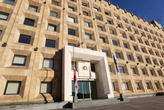 Грузинские власти постепенно пытаются менять отношение общества к России, убеждая граждан не воспринимать Москву как врага Грузинские власти постепенно пытаются менять отношение общества к России, убеждая граждан не воспринимать Москву как врага