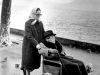 На момент создания этой фотографии Чарли Чаплину было 88 лет На момент создания этой фотографии Чарли Чаплину было 88 лет