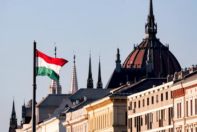 Венгрия высылает десять российских дипломатов, сообщила глава МИД страны Венгрия высылает десять российских дипломатов, сообщила глава МИД страны