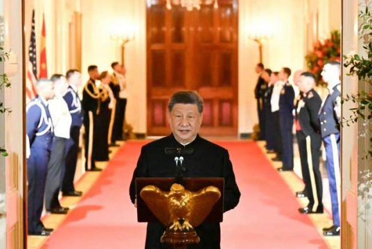 Отношения Китая и США находятся на новом историческом этапе, заявил председатель КНР Си Цзиньпин во время приветственного банкета в Белом доме Отношения Китая и США находятся на новом историческом этапе, заявил председатель КНР Си Цзиньпин во время приветственного банкета в Белом доме