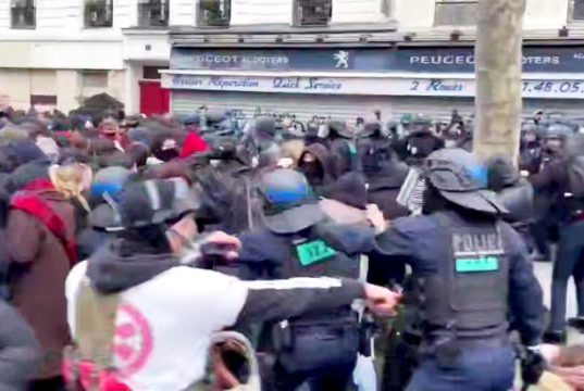 Во Франции началась всеобщая забастовка работников госсектора Во Франции началась всеобщая забастовка работников госсектора