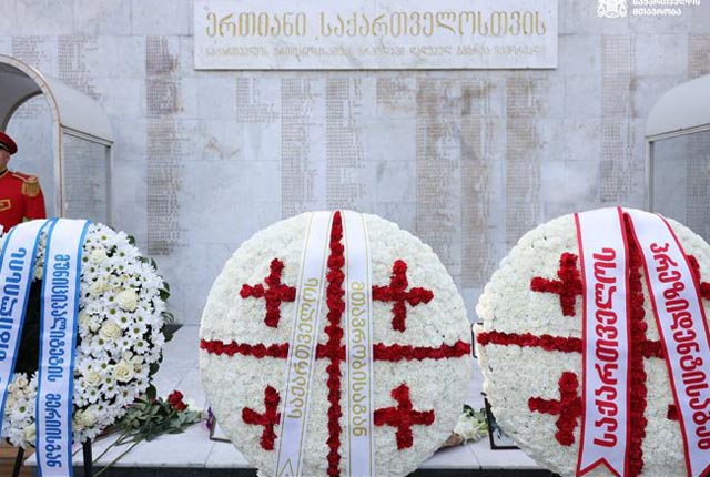 Тридцать три холостых выстрела Тридцать три холостых выстрела