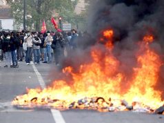 Во Франции продолжаются протесты школьников Во Франции продолжаются протесты школьников