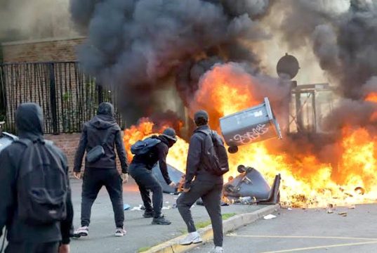 Беспорядки и хаос во Франции Беспорядки и хаос во Франции