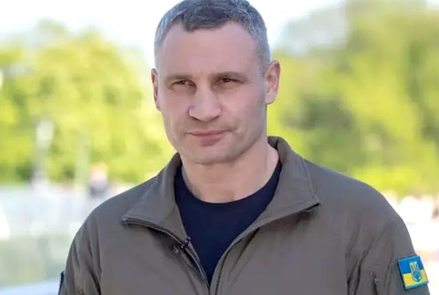 Кличко призвал жителей Киева временно покинуть город из-за угрозы масштабного коммунального кризиса Кличко призвал жителей Киева временно покинуть город из-за угрозы масштабного коммунального кризиса